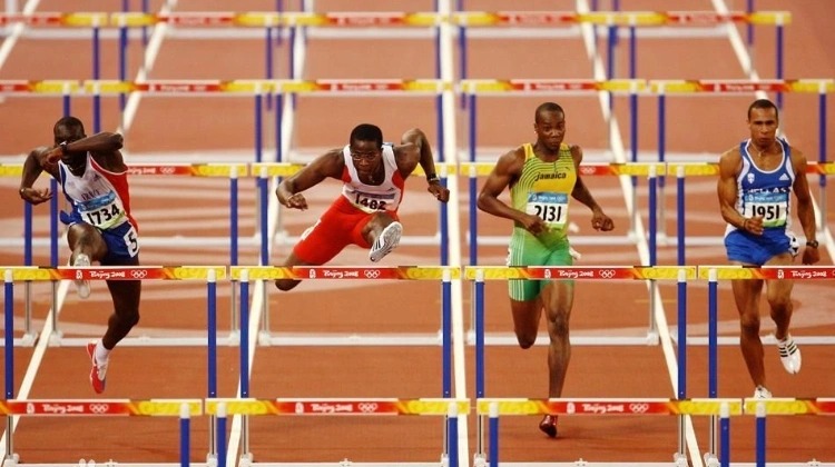 身材火辣气质出众！杨幂成为《晶核》手游的代言人！